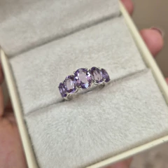 Anel Prata 925 Meia Aliança Degradê Ametistas Lavanda na internet