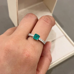 Anel Ouro 18k Esmeralda Quadrada e Diamantes - comprar online