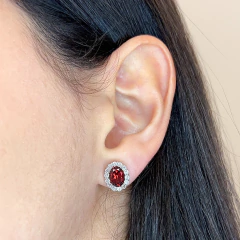 Brinco Prata 925 Oval Granada e Topázios Incolores - Boreale Joias