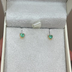 Brinco Prata 925 Esmeraldas Coração 4mm - loja online