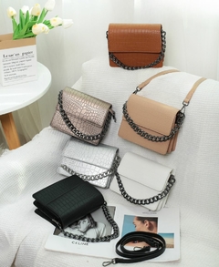 Bolsa Feminina Baguete Corrente Transversal - Diozzi | Moda Feminina, Sapatos e Acessórios.
