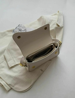 Bolsa Feminina Tranversal Baguete Minimalista Elegante - Diozzi | Moda Feminina, Sapatos e Acessórios.