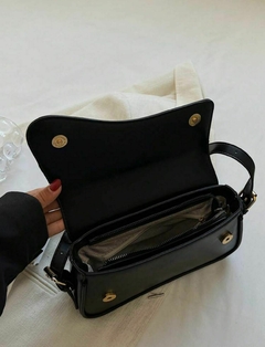 Imagem do Bolsa Feminina Tranversal Baguete Minimalista Elegante