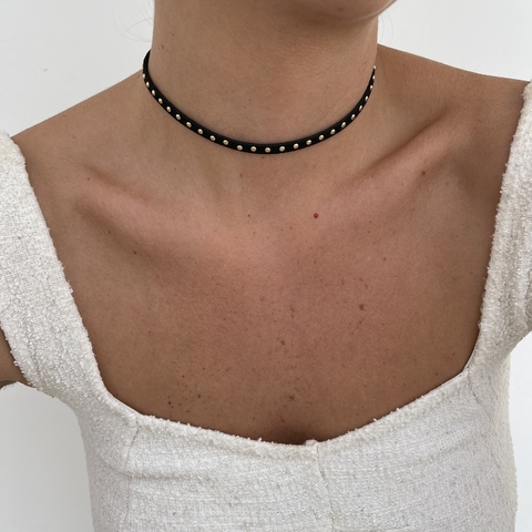 CHOKER PONTILHADO DOURADO
