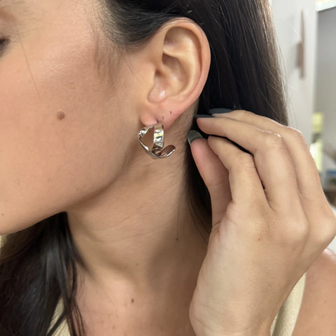 Brinco Orgânico Trançado Prateado