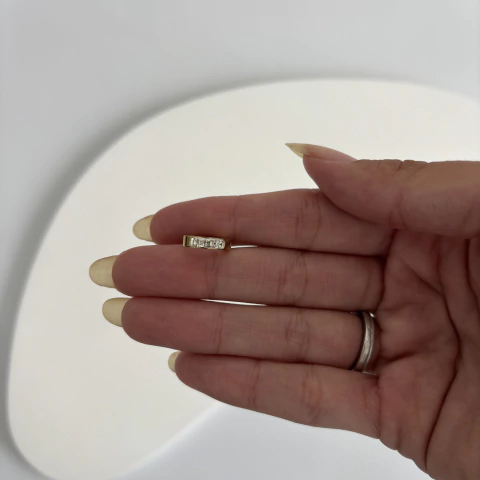 Piercing de Furo Argolinha M com Zircônias Dourada - comprar online