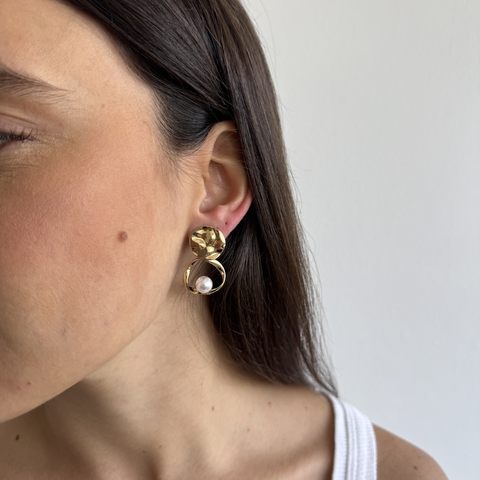 Brinco Duplo Círculo Pérola Dourado - comprar online