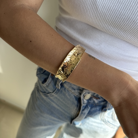 Bracelete Boho Martelado Dourado - comprar online