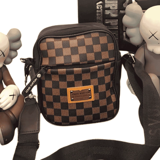 Comprar Carriel Louis Vuitton Hombre: Auténtico y Elegante en Onlineshoppingcenterg Si estás buscando Comprar un carriel Louis Vuitton hombre que combine lujo, estilo y funcionalidad, has llegado al lugar correcto. En Onlineshoppingcenterg, te ofrecemos una selección exclusiva de carrieles Louis Vuitton hombre, diseñados para quienes buscan lo mejor en moda y calidad. Aquí encontrarás todo lo que necesitas saber para tomar la decisión perfecta y adquirir tu carriel Louis Vuitton hombre con total confianza.  ¿Por qué elegir un carriel Louis Vuitton hombre? Los carrieles Louis Vuitton hombre son sinónimo de elegancia y distinción. Fabricados con los más altos estándares de calidad, estos accesorios no solo son un símbolo de estatus, sino también una inversión en estilo duradero. En Onlineshoppingcenterg, nos aseguramos de ofrecerte solo productos auténticos, con garantía de autenticidad y durabilidad.    Características destacadas del carriel Louis Vuitton hombre Diseño exclusivo: Cada carriel Louis Vuitton hombre está pensado para hombres modernos que buscan destacar.  Materiales premium: Cuero genuino y detalles metálicos que aseguran resistencia y sofisticación.  Funcionalidad: Espacios organizados para tarjetas, billetes y más, ideal para el día a día.  Estilo atemporal: Desde modelos clásicos hasta diseños de la colección 2025, hay opciones para todos los gustos.  Encuentra el carriel Louis Vuitton hombre perfecto En nuestra tienda, Onlineshoppingcenterg, contamos con una amplia variedad de carrieles Louis Vuitton hombre. Ya sea que busques un modelo nuevo, una edición limitada o un diseño clásico, aquí lo encontrarás. Además, ofrecemos precios competitivos, descuentos exclusivos y envío gratis en todas tus compras.  ¿Cómo comprar tu carriel Louis Vuitton hombre en Onlineshoppingcenterg? Explora nuestra colección: Navega por nuestra selección de carrieles Louis Vuitton hombre y elige el que más se adapte a tu estilo.  Verifica la autenticidad: Todos nuestros productos cuentan con garantía de autenticidad, para que compres con total seguridad.  Aprovecha nuestras ofertas: Encuentra descuentos especiales y precios únicos en carrieles Louis Vuitton hombre.  Recibe tu pedido: Disfruta de entrega rápida y segura directamente en tu domicilio.  Ventajas de comprar en Onlineshoppingcenterg Garantía de autenticidad: Todos nuestros carrieles Louis Vuitton hombre son 100% auténticos.  Precios competitivos: Ofrecemos las mejores opciones para que encuentres el carriel Louis Vuitton hombre al mejor precio.  Atención al cliente: Estamos aquí para resolver todas tus dudas y brindarte una experiencia de compra excepcional.    Carrieles Louis Vuitton hombre: Una inversión en estilo Adquirir un carriel Louis Vuitton hombre no es solo una compra, es una inversión en tu imagen personal. Estos accesorios son ideales para ocasiones especiales, reuniones de trabajo o simplemente para elevar tu estilo diario. En Onlineshoppingcenterg, te ayudamos a encontrar el modelo perfecto que se adapte a tus necesidades y presupuesto.  ¿Qué esperas para tener tu carriel Louis Vuitton hombre? No pierdas la oportunidad de lucir un accesorio de lujo que combine diseño, funcionalidad y elegancia. Visita Onlineshoppingcenterg hoy mismo y descubre por qué somos la mejor opción para comprar tu carriel Louis Vuitton hombre. ¡Haz tu pedido ahora y recíbelo con envío rápido y seguro!  ¿Qué hace único al carriel Louis Vuitton hombre? El carriel Louis Vuitton hombre no es solo un accesorio, es una declaración de estilo. Con su diseño icónico y materiales de alta calidad, este producto se ha convertido en un must-have para hombres que buscan destacar en cualquier ocasión. En Onlineshoppingcenterg, nos enorgullece ofrecer una selección cuidadosamente curada de carrieles Louis Vuitton hombre, asegurándonos de que cada pieza cumpla con los estándares más exigentes.    Diseños exclusivos y ediciones limitadas Si buscas algo único, nuestros carrieles Louis Vuitton hombre incluyen ediciones limitadas y diseños exclusivos que no encontrarás en cualquier tienda. Estos modelos son perfectos para aquellos que desean llevar un accesorio que refleje su personalidad y buen gusto.  ¿Cómo identificar un carriel Louis Vuitton hombre auténtico? Comprar un carriel Louis Vuitton hombre es una inversión, por lo que es crucial asegurarse de que sea auténtico. En Onlineshoppingcenterg, todos nuestros productos pasan por un riguroso proceso de verificación para garantizar su autenticidad. Aquí te dejamos algunos tips para identificar un carriel Louis Vuitton hombre genuino:  Calidad del cuero: El cuero debe ser suave, resistente y con un acabado impecable.  Costuras perfectas: Las costuras deben ser uniformes y sin imperfecciones.  Logotipos y detalles: Los logos y detalles metálicos deben estar bien definidos y alineados.  Ofertas y descuentos en carrieles Louis Vuitton hombre En Onlineshoppingcenterg, nos esforzamos por ofrecerte las mejores ofertas en carrieles Louis Vuitton hombre. Regularmente actualizamos nuestras promociones para que puedas adquirir tu carriel Louis Vuitton hombre al mejor precio. Además, con nuestro envío gratis y entrega rápida, recibirás tu pedido en tiempo récord.    ¿Por qué esperar? Si estás buscando un carriel Louis Vuitton hombre que combine elegancia, funcionalidad y autenticidad, no busques más. En Onlineshoppingcenterg, tenemos todo lo que necesitas para que tu experiencia de compra sea sencilla, segura y satisfactoria. ¡Visítanos hoy y descubre por qué somos la mejor opción para comprar tu carriel Louis Vuitton hombre!