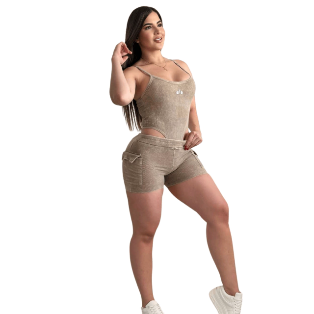 COMPRAR CONJUNTO BODY ALO MUJER CORTO ELEGANTE Si estás buscando un conjunto body alo mujer corto elegante, has llegado al lugar indicado. En Onlineshoppingcenterg, te ofrecemos una selección exclusiva de conjuntos que combinan estilo, comodidad y elegancia para cualquier ocasión. Ya sea para un evento especial, una fiesta o un look casual, nuestro body corto elegante para mujer es la opción ideal para destacar en 2025.  ¿POR QUÉ ELEGIR UN CONJUNTO BODY ALO MUJER CORTO ELEGANTE? El conjunto body alo mujer corto elegante es una tendencia que sigue dominando en 2025. Su diseño ajustado y sofisticado resalta la figura femenina, mientras que los detalles como encajes, satinados y estampados lo convierten en una pieza versátil. Además, es perfecto para cualquier temporada, ya sea verano, primavera, otoño o invierno.    DESTACA EN CUALQUIER OCASIÓN Conjunto body elegante noche: Ideal para eventos formales o fiestas.  Body corto ajustado mujer: Ajuste perfecto para mayor comodidad y estilo.  Conjunto alo mujer fiesta: Brilla con colores vibrantes como el rojo o el negro.  Body corto elegante para bodas: Una opción sofisticada para invitadas.  TENDENCIAS 2025 EN CONJUNTOS BODY ALO MUJER Este año, los conjuntos body mujer verano 2025 destacan por su variedad de colores, estampados y tejidos. Algunas de las opciones más buscadas incluyen:  Body corto elegante blanco: Un clásico que nunca pasa de moda.  Body corto elegante negro: Perfecto para looks nocturnos.  Body corto elegante rojo: Ideal para fiestas y eventos especiales.  Body corto elegante satinado: Un toque de lujo y brillo.  Además, si buscas opciones para tallas grandes, nuestro body corto elegante talla grande ofrece un ajuste perfecto y un diseño que realza la silueta.    ¿DÓNDE COMPRAR TU CONJUNTO BODY ALO MUJER CORTO ELEGANTE? En Onlineshoppingcenterg, encontrarás una amplia variedad de conjuntos body alo mujer corto elegante para todos los gustos y ocasiones. Nuestra colección incluye opciones para el día a día, como el conjunto alo mujer casual, y diseños más sofisticados, como el conjunto body mujer noche.  BENEFICIOS DE COMPRAR EN ONLINESHOPPINGCENTERG Envíos rápidos y seguros: Recibe tu pedido en tiempo récord y con total garantía.  Gran variedad de tallas y colores: Desde tallas pequeñas hasta tallas grandes, tenemos opciones para todas.  Precios competitivos: Ofrecemos la mejor relación calidad-precio del mercado.  Atención al cliente personalizada: Resolvemos todas tus dudas antes y después de tu compra.    CÓMO COMBINAR TU CONJUNTO BODY ALO MUJER CORTO ELEGANTE Un body corto de moda mujer es una pieza versátil que puedes combinar de muchas maneras. Aquí te damos algunas ideas:  Conjunto body mujer verano 2025: Acompáñalo con sandalias planas y un sombrero para un look fresco y moderno.  Conjunto body mujer noche: Combínalo con tacones altos y un clutch brillante para un look sofisticado.  Conjunto alo mujer primavera: Añade una chaqueta ligera y zapatos de tacón bajo para un estilo casual pero elegante.  ¿POR QUÉ ELEGIR UN BODY CORTO ELEGANTE PARA MUJER? El body corto elegante para mujer no solo es una prenda de moda, sino también una inversión en tu estilo personal. Su diseño ajustado y cómodo te permite moverte con facilidad, mientras que su elegancia te hace sentir segura y radiante en cualquier ocasión. Además, es una pieza fácil de cuidar y que dura mucho tiempo, lo que la convierte en una excelente opción para tu armario.    OFERTAS EXCLUSIVAS EN ONLINESHOPPINGCENTERG En Onlineshoppingcenterg, nos esforzamos por ofrecerte las mejores ofertas en conjuntos body alo mujer corto elegante. Durante 2025, encontrarás descuentos especiales en nuestra colección de body corto elegante colores y body corto elegante estampado. Además, nuestras promociones incluyen envíos gratis en compras superiores a $50.  No esperes más para renovar tu armario con un conjunto body alo mujer corto elegante. Visita Onlineshoppingcenterg y descubre las mejores opciones para 2025. ¡Haz tu pedido hoy y luce espectacular en cualquier ocasión!