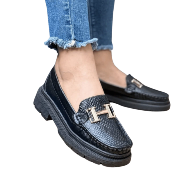 Comprar Mocasines Hermes Plantilla Confort Mujer: Encuentra los Mejores Modelos en Onlineshoppingcenterg Si estás buscando comprar mocasines Hermes plantilla confort mujer, has llegado al lugar perfecto. En Onlineshoppingcenterg tenemos una amplia selección de los modelos más buscados para este 2025. Ya sea que necesites mocasines cómodos, elegantes o casuales, aquí encontrarás todo lo que necesitas.  ¿Por qué Comprar Mocasines Hermes Plantilla Confort Mujer en 2025? Los mocasines Hermes mujer son sinónimo de lujo, calidad y comodidad. Este año, la marca ha lanzado una nueva colección que combina diseños modernos con materiales de primera, como el cuero y plantillas de confort para mayor comodidad.  Mocasines Hermes Mujer Cómodos Si buscas calzado para todo el día, los mocasines Hermes mujer cómodos son ideales. Con su diseño ergonómico y plantillas de confort, te brindan el soporte que necesitas para caminar o estar de pie por horas.  Mocasines Hermes Mujer Elegantes Para ocasiones especiales, los mocasines Hermes mujer elegantes son la mejor opción. Desde diseños clásicos en piel hasta modelos con detalles modernos, encontrarás el par perfecto para complementar tu outfit.    Mocasines Hermes Mujer Casual Si prefieres un estilo más relajado, los mocasines Hermes mujer casual son perfectos. Combínalos con jeans, vestidos o faldas para un look moderno y versátil.  Ofertas y Descuentos en Mocasines Hermes Mujer En Onlineshoppingcenterg sabemos que el precio es importante. Por eso, ofrecemos mocasines Hermes mujer baratos y mocasines Hermes mujer oferta durante todo el año. Además, contamos con mocasines Hermes mujer envío gratis para que tu compra sea aún más conveniente.  Mocasines Hermes Mujer en Todos los Colores y Tallas Encuentra tus mocasines Hermes mujer en una amplia gama de colores y tallas. Desde tonos clásicos como el negro y beige hasta opciones más vibrantes, tenemos el par perfecto para ti. Además, contamos con tallas desde la 36 hasta la 40 para que encuentres tu medida ideal.    ¿Cómo Comprar Mocasines Hermes Mujer en Onlineshoppingcenterg? Comprar en nuestra tienda es muy fácil:  Explora nuestra selección de mocasines Hermes mujer 2025.  Elige tu modelo, color y talla favoritos.  Realiza tu pago de forma segura.  Recibe tu pedido en la comodidad de tu hogar.  Servicio al Cliente y Atención Personalizada Si tienes alguna duda, nuestro equipo está disponible para ayudarte. Puedes contactarnos por WhatsApp o visitar nuestras tiendas físicas. Estamos comprometidos con brindarte la mejor experiencia de compra.    ¿Por qué Elegir Onlineshoppingcenterg? Amplia variedad: Tenemos desde mocasines Hermes mujer casual hasta mocasines Hermes mujer elegantes.  Precios competitivos: Ofrecemos mocasines Hermes mujer baratos y en oferta.  Calidad garantizada: Todos nuestros productos son de la marca Hermes.  Envíos rápidos: Recibe tu pedido en tiempo récord.  No esperes más para comprar mocasines Hermes plantilla confort mujer. Visita Onlineshoppingcenterg y encuentra el par perfecto para ti. ¡Haz tu pedido hoy mismo!