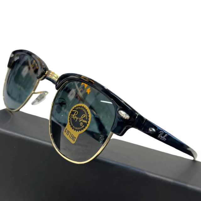 Comprar Ray-Ban Gafas de Sol Hombres: Guía Definitiva para Elegir las Mejores. Si estás buscando comprar Ray-Ban gafas de sol para hombres, has llegado al lugar correcto. En Onlineshoppingcenterg, no solo te ofrecemos una amplia selección de las mejores gafas de sol Ray-Ban para hombres, sino que también te ayudamos a elegir el modelo perfecto para ti. Sigue leyendo para descubrir todo lo que necesitas saber antes de realizar tu compra.  ¿Por qué Comprar Gafas de Sol Ray-Ban para Hombres? Las gafas Ray-Ban son sinónimo de estilo, calidad y durabilidad. Desde los icónicos modelos Ray-Ban Aviator hasta los clásicos Ray-Ban Wayfarer, estas gafas de sol son perfectas para hombres que buscan combinar moda y funcionalidad. Además, las lentes Ray-Ban polarizadas ofrecen una protección superior contra los rayos UV, ideal para conducir, pasear o disfrutar de un día al aire libre.    Modelos de Gafas Ray-Ban para Hombres Más Populares 1. Ray-Ban Aviator Los Ray-Ban Aviator son un clásico atemporal. Con su diseño delgado y lentes en forma de lágrima, son perfectos para hombres que buscan un look sofisticado. Disponibles en versiones polarizadas y con cristales espejados, son ideales para cualquier ocasión.  2. Ray-Ban Wayfarer Si prefieres un estilo más moderno, los Ray-Ban Wayfarer son tu mejor opción. Con monturas cuadradas y lentes grandes, estas gafas son perfectas para hombres que quieren destacar. Además, están disponibles en Ray-Ban Wayfarer Classic y Ray-Ban Wayfarer negras.  3. Ray-Ban Clubmaster Para un look retro y elegante, elige los Ray-Ban Clubmaster. Con monturas de acetato y metal, estas gafas son ideales para hombres que buscan un estilo único.  4. Ray-Ban Hexagonal Si buscas algo más moderno, los Ray-Ban Hexagonal son una excelente opción. Con su forma hexagonal y diseño minimalista, estas gafas son perfectas para hombres con estilo vanguardista.    ¿Dónde Comprar Ray-Ban Gafas de Sol para Hombres? En Onlineshoppingcenterg, tenemos una amplia selección de gafas de sol Ray-Ban para hombres al mejor precio. Ofrecemos modelos como:  Ray-Ban Aviator hombre polarizadas  Ray-Ban Wayfarer hombre oferta  Ray-Ban Clubmaster hombre descuento  Ray-Ban Hexagonal hombre  Además, todos nuestros productos son 100% originales y cuentan con garantía. ¡Envío gratis en pedidos superiores a 50€!  Cómo Elegir las Mejores Gafas Ray-Ban para Hombres 1. Define tu estilo ¿Eres más clásico o moderno? Los Ray-Ban Aviator son ideales para un look atemporal, mientras que los Ray-Ban Hexagonal son perfectos para un estilo más actual.  2. Elige lentes polarizadas Si buscas mayor comodidad y protección, opta por lentes Ray-Ban polarizadas. Son ideales para conducir o disfrutar de actividades al aire libre.  3. Considera tu tipo de rostro Rostro redondo: Los Ray-Ban Wayfarer son una excelente opción.  Rostro ovalado: Los Ray-Ban Aviator resaltarán tus facciones.  Rostro cuadrado: Prueba los Ray-Ban Clubmaster.    Ofertas y Descuentos en Gafas Ray-Ban para Hombres En Onlineshoppingcenterg, encontrarás las mejores ofertas en gafas de sol Ray-Ban para hombres. Desde Ray-Ban Wayfarer hombre oferta hasta Ray-Ban Aviator hombre descuento, tenemos precios irresistibles. Además, ofrecemos gafas Ray-Ban hombre polarizadas baratas y modelos exclusivos como los Ray-Ban Ferrari hombre.  Preguntas Frecuentes sobre Gafas Ray-Ban para Hombres 1. ¿Cómo saber si mis Ray-Ban son garantizadas? Todas las gafas Ray-Ban en Onlineshoppingcenterg garantízadas.  2. ¿Qué modelo de Ray-Ban es mejor para conducir? Los Ray-Ban Aviator polarizadas son ideales para conducir, ya que reducen el deslumbramiento y mejoran la visibilidad.  3. ¿Tienen gafas Ray-Ban para hombres con descuento? Sí, en nuestra sección de ofertas gafas Ray-Ban encontrarás modelos como los Ray-Ban Wayfarer hombre oferta y los Ray-Ban Clubmaster hombre descuento.    Conclusión: Compra tus Gafas Ray-Ban para Hombres en Onlineshoppingcenterg Si buscas comprar Ray-Ban gafas de sol para hombres, en Onlineshoppingcenterg tenemos lo que necesitas. Desde los clásicos Ray-Ban Aviator hasta los modernos Ray-Ban Hexagonal, ofrecemos una amplia selección de modelos al mejor precio. ¡Visítanos hoy mismo y encuentra tus gafas de sol Ray-Ban ideales!
