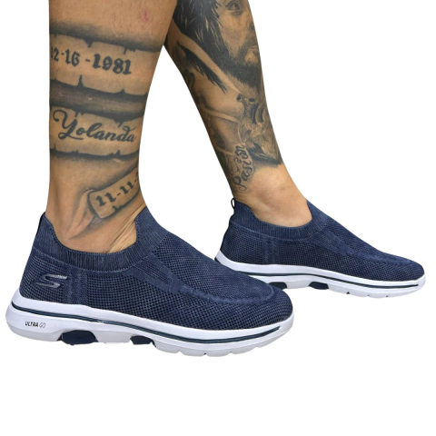 SKECHERS ULTRA GO HOMBRE: Comodidad y Rendimiento en Cada Paso
Si estás buscando un calzado que te ofrezca comodidad durante todo el día, ligereza y estilo, SKECHERS ULTRA GO HOMBRE es la elección perfecta. En Onlineshoppingcenterg, encontrarás los mejore