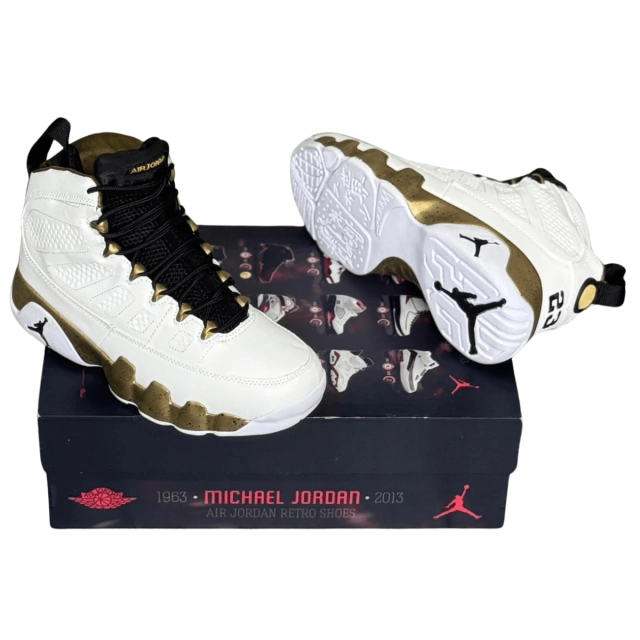 Tenis Air Jordan 9 Retro Hombre: Estilo Clásico y Tecnología Innovadora Si estás buscando los Tenis Air Jordan 9 Retro Hombre, has llegado al lugar correcto. En Onlineshoppingcenterg, te ofrecemos la mejor selección de zapatillas Jordan, y hoy queremos contarte todo lo que necesitas saber sobre este modelo icónico. Desde su diseño inspirado en el baloncesto hasta su comodidad y tecnología avanzada, aquí encontrarás la información que necesitas para tomar una decisión informada.  ¿Qué hace especiales a los Tenis Air Jordan 9 Retro Hombre? Los Tenis Air Jordan 9 Retro Hombre son un modelo que combina estilo clásico, historia y rendimiento. Diseñados como homenaje al legado de Michael Jordan, estas zapatillas son perfectas para los amantes del baloncesto y la moda urbana. Aquí te contamos por qué son tan especiales:  Diseño icónico: Inspirado en los años 90, este modelo mantiene un estilo retro que nunca pasa de moda.  Tecnología Air: Cuentan con la tecnología Air en la suela, que proporciona una amortiguación cómoda y ligera.  Materiales premium: Fabricadas con cuero de alta calidad, estas zapatillas ofrecen durabilidad y un look sofisticado.  Versatilidad: Son ideales tanto para uso diario como para coleccionistas que buscan un artículo único.    Características principales de los Air Jordan 9 Retro Hombre 1. Diseño inspirado en el baloncesto El diseño de estas zapatillas rinde homenaje a la carrera de Michael Jordan, con detalles que reflejan su impacto en el mundo del baloncesto. Los colores clásicos y las líneas limpias las convierten en un artículo atemporal.  2. Tecnología Air para máxima comodidad Gracias a la tecnología Air en la suela, estas zapatillas ofrecen una amortiguación excepcional, ideal para largas horas de uso.  3. Materiales de alta calidad El cuero utilizado en este modelo no solo es duradero, sino que también brinda un aspecto premium. Además, la suela de goma ofrece un excelente agarre y resistencia.  4. Estilo retro y moderno Aunque mantienen un diseño clásico, los Air Jordan 9 Retro Hombre se adaptan perfectamente a las tendencias actuales de moda urbana.  Opiniones de usuarios sobre los Air Jordan 9 Retro Hombre Los usuarios destacan el diseño icónico y la comodidad de estas zapatillas. Muchos comentan que son "perfectas para coleccionistas" y que "ofrecen un estilo único y atemporal". Además, la calidad de los materiales y la amortiguación son otros puntos a favor.    ¿Cómo combinar los Tenis Air Jordan 9 Retro Hombre? Estas zapatillas son muy versátiles y pueden adaptarse a diferentes estilos. Aquí te dejamos algunas ideas:  Estilo urbano: Combínalas con jeans holgados y una camiseta gráfica.  Look deportivo: Úsalas con un chándal o pantalones de jogging.  Estilo casual: Atrévete a combinarlas con unos chinos y una camisa informal.  ¿Dónde comprar los Tenis Air Jordan 9 Retro Hombre al mejor precio? En Onlineshoppingcenterg, te ofrecemos los Tenis Air Jordan 9 Retro Hombre al mejor precio del mercado. Nuestra tienda online garantiza productos de alta calidad y envíos rápidos a todo Colombia.  Si estás buscando Air Jordan 9 Retro Hombre precio competitivo, has llegado al lugar correcto. Además, contamos con ofertas especiales y descuentos exclusivos para que puedas adquirir tus zapatillas favoritas sin preocuparte por el presupuesto.  ¿Por qué elegir Onlineshoppingcenterg? Productos de alta calidad: Todas nuestras zapatillas Jordan cumplen con los más altos estándares.  Precios competitivos: Ofrecemos las mejores ofertas en zapatillas de moda urbana.  Envíos rápidos: Recibe tus Tenis Air Jordan 9 Retro Hombre en la comodidad de tu hogar.  Atención al cliente: Estamos siempre disponibles para resolver tus dudas y brindarte la mejor experiencia de compra.    ¿Vale la pena comprar los Tenis Air Jordan 9 Retro Hombre? Sin duda, los Tenis Air Jordan 9 Retro Hombre son una excelente inversión para cualquier amante de la moda urbana y los diseños icónicos. Su combinación de estilo, comodidad y calidad las convierte en un artículo imprescindible para tu colección.  No esperes más y compra tus Tenis Air Jordan 9 Retro Hombre en Onlineshoppingcenterg. ¡Haz clic ahora y disfruta de la mejor calidad al mejor precio!