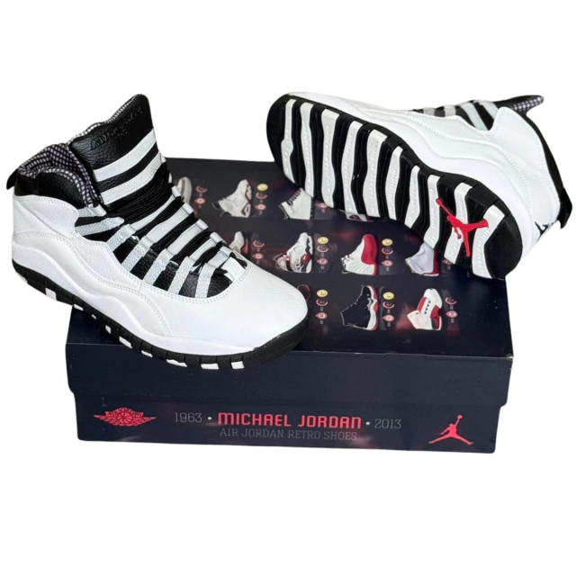 Comprar Tenis Jordan 10 Retro Chicago Flag Hombre en Onlineshoppingcenterg. Si estás buscando comprar Tenis Jordan 10 Retro Chicago Flag Hombre, has llegado al lugar correcto. En Onlineshoppingcenterg te ofrecemos los auténticos Jordan 10 Retro Chicago Flag, un calzado icónico que combina estilo, comodidad y calidad. Aquí encontrarás toda la información que necesitas para tomar la mejor decisión de compra.  ¿Qué son los Tenis Jordan 10 Retro Chicago Flag Hombre? Los Tenis Jordan 10 Retro Chicago Flag son un homenaje a la ciudad de Chicago, hogar del legendario Michael Jordan. Este modelo destaca por su diseño único, que incorpora la bandera de Chicago en la suela y detalles en rojo, blanco y azul. Es una edición especial que combina historia, estilo urbano y rendimiento.  Características principales: Diseño exclusivo: Bandera de Chicago en la suela y detalles en rojo, blanco y azul.  Materiales premium: Cuero y textiles de alta calidad para mayor durabilidad.  Tecnología Air: Amortiguación cómoda y reactiva.  Estilo versátil: Perfecto para uso diario o colección.    ¿Por qué comprar Jordan 10 Retro Chicago Flag en Onlineshoppingcenterg? En Onlineshoppingcenterg nos especializamos en ofrecerte los mejores sneakers al mejor precio. Aquí tienes razones para elegirnos:  Productos 100% garantizados: Garantizamos la buena calidad de cada par.  Precio competitivo: Ofrecemos los Jordan 10 Retro Chicago Flag al mejor precio del mercado.  Envío rápido y seguro: Recibe tus tenis en la comodidad de tu hogar.  Ofertas y descuentos: Aprovecha nuestras promociones exclusivas.  Jordan 10 Retro Chicago Flag: Tallas y Disponibilidad Los Tenis Jordan 10 Retro Chicago Flag están disponibles en una amplia gama de tallas para adaptarse a tus necesidades:  Tallas disponibles: Desde US 7 hasta US 13.  Edición limitada: Asegura tu par antes de que se agoten.  Consulta la disponibilidad de tallas en nuestra tienda online y elige la que mejor se adapte a ti.    Opiniones sobre los Jordan 10 Retro Chicago Flag Los usuarios destacan de los Jordan 10 Retro Chicago Flag:  Diseño único: Un calzado que combina historia y estilo.  Comodidad: Tecnología Air que brinda soporte y amortiguación.  Calidad: Materiales premium que garantizan durabilidad.  ¿Dónde comprar Tenis Jordan 10 Retro Chicago Flag Hombre? En Onlineshoppingcenterg puedes comprar Tenis Jordan 10 Retro Chicago Flag Hombre de forma segura y rápida. Somos la mejor opción para adquirir este modelo icónico, con envíos a todo el país.  Preguntas frecuentes sobre los Jordan 10 Retro Chicago Flag 1. ¿Qué talla debo elegir? Recomendamos consultar nuestra guía de tallas para elegir la opción que mejor se adapte a tus pies.  2. ¿Son cómodos los Jordan 10 Retro Chicago Flag? Sí, gracias a la tecnología Air, estos tenis ofrecen una amortiguación cómoda y reactiva.  3. ¿Puedo usar los Jordan 10 Retro Chicago Flag para hacer deporte? Aunque son ideales para uso diario y estilo urbano, no están diseñados para actividades deportivas intensas.    ¿Listo para comprar tus Jordan 10 Retro Chicago Flag? No esperes más para adquirir tus Tenis Jordan 10 Retro Chicago Flag Hombre en Onlineshoppingcenterg. Haz clic en el botón de compra y disfruta de los mejores sneakers al mejor precio.