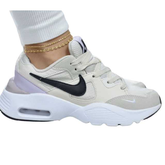 Zapatillas Nike Air Max Fusion Mujer: Tecnología, Estilo y Comodidad Si estás buscando las Zapatillas Nike Air Max Fusion Mujer, has llegado al lugar correcto. En este artículo, te contaremos todo lo que necesitas saber sobre este modelo icónico de Nike, desde su tecnología y diseño hasta cómo comprarlas al mejor precio. Las Zapatillas Nike Air Max Fusion Mujer son una opción perfecta para quienes buscan un calzado que combine innovación, estilo y comodidad.  ¿Qué hace especiales a las Zapatillas Nike Air Max Fusion Mujer? Las Zapatillas Nike Air Max Fusion Mujer son un modelo que destaca por su tecnología avanzada y su diseño moderno. Si buscas un calzado que te brinde soporte, amortiguación y estilo, estas zapatillas son la elección ideal.  Tecnología Air Max Una de las características más destacadas de las Zapatillas Nike Air Max Fusion Mujer es su sistema de amortiguación Air Max. Esta tecnología, visible en la suela, proporciona una sensación de ligereza y comodidad incomparable. Es ideal para caminar, correr o usar durante todo el día.  Diseño y estilo El diseño de las Nike Air Max Fusion Mujer es moderno y versátil. Con líneas limpias y detalles innovadores, estas zapatillas son perfectas para combinar con ropa deportiva o casual. Disponibles en una variedad de colores, desde el clásico blanco y negro hasta opciones más vibrantes como el rojo y el azul, seguro encontrarás un par que se adapte a tu estilo.    Características destacadas de las Zapatillas Nike Air Max Fusion Mujer Tecnología Air Max: Amortiguación visible que ofrece comodidad y soporte.  Materiales de alta calidad: Durabilidad y resistencia para uso diario.  Diseño moderno: Líneas limpias y detalles innovadores.  Variedad de colores: Opciones clásicas y atrevidas para todos los gustos.  Suela de goma: Proporciona tracción y durabilidad en todo tipo de superficies.  ¿Dónde comprar Zapatillas Nike Air Max Fusion Mujer? Si estás listo para adquirir tus Zapatillas Nike Air Max Fusion Mujer, en Onlineshoppingcenterg tenemos la mejor selección. Ofrecemos envío gratis, descuentos exclusivos y la garantía de que estás comprando productos de alta calidad. Además, contamos con tallas para todos los gustos, desde las más comunes hasta opciones especiales.  ¿Cómo elegir la talla correcta? Para asegurarte de que tus Zapatillas Nike Air Max Fusion Mujer te queden perfectas, te recomendamos consultar nuestra guía de tallas. Recuerda que este modelo tiende a ajustarse bien al pie, por lo que si prefieres un calce más holgado, considera elegir media talla más.  Ofertas y descuentos En Onlineshoppingcenterg, siempre estamos buscando ofrecerte las mejores promociones. No te pierdas nuestras ofertas en Zapatillas Nike Air Max Fusion Mujer 2023, donde podrás encontrar descuentos exclusivos y precios imbatibles.    Preguntas frecuentes sobre las Zapatillas Nike Air Max Fusion Mujer ¿Son adecuadas para correr? Las Zapatillas Nike Air Max Fusion Mujer están diseñadas para ofrecer comodidad y soporte en actividades diarias. Si bien son ideales para caminar o correr distancias cortas, no están específicamente diseñadas para running de alto rendimiento.  ¿Cómo cuidar mis Zapatillas Nike Air Max Fusion? Para mantener tus zapatillas en perfecto estado, te recomendamos limpiarlas regularmente con un paño húmedo y guardarlas en un lugar fresco y seco. Evita exponerlas a altas temperaturas o productos químicos agresivos.  ¿Hay opciones de colores limitadas? Sí, algunas ediciones de las Zapatillas Nike Air Max Fusion Mujer son de edición limitada, por lo que te recomendamos comprarlas antes de que se agoten.    Conclusión Las Zapatillas Nike Air Max Fusion Mujer son una excelente opción para quienes buscan un calzado que combine tecnología, estilo y comodidad. Ya sea para uso diario o para actividades deportivas ligeras, estas zapatillas no te defraudarán.  No esperes más y visita Onlineshoppingcenterg para encontrar las Zapatillas Nike Air Max Fusion Mujer al mejor precio. ¡Aprovecha nuestras ofertas y disfruta de envío gratis!