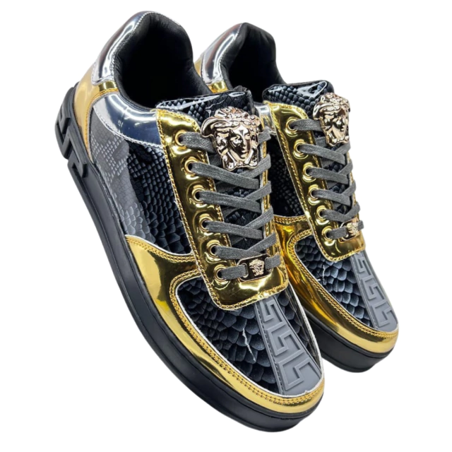 Tenis Versace Sneakers Hombre: Lujo, Estilo y Comodidad en Cada Paso Si estás buscando los Tenis Versace Sneakers Hombre, has llegado al lugar correcto. En Onlineshoppingcenterg, te ofrecemos la mejor selección de sneakers de lujo, y hoy queremos contarte todo lo que necesitas saber sobre este modelo icónico. Desde su diseño inspirado en la alta costura italiana hasta su comodidad y calidad, aquí encontrarás la información que necesitas para tomar una decisión informada.  ¿Qué hace especiales a los Tenis Versace Sneakers Hombre? Los Tenis Versace Sneakers Hombre son un símbolo de lujo, elegancia y estilo. Diseñados por una de las marcas más prestigiosas del mundo, estos sneakers combinan lo mejor de la moda y la funcionalidad. Aquí te contamos por qué son tan especiales:  Diseño exclusivo: Inspirado en la estética italiana, este modelo destaca por su estilo sofisticado y detalles únicos, como el icónico logo Medusa.  Materiales premium: Fabricados con cuero de alta calidad y detalles metálicos, estos tenis ofrecen durabilidad y un look lujoso.  Comodidad y tecnología: Aunque son un artículo de lujo, no sacrifican la comodidad. Su diseño ergonómico los hace perfectos para el uso diario.  Versatilidad: Son ideales tanto para looks casuales como para ocasiones más formales.    Características principales de los Tenis Versace Sneakers Hombre 1. Diseño inspirado en la alta costura El diseño de estos sneakers refleja el ADN de Versace: audaz, elegante y lleno de detalles exclusivos. El logo Medusa y los patrones geométricos son elementos clave que los hacen únicos.  2. Materiales de alta calidad El cuero premium utilizado en este modelo no solo es duradero, sino que también brinda un aspecto sofisticado. Además, los detalles en metal y las suelas de goma ofrecen un excelente agarre y resistencia.  3. Comodidad y estilo Aunque son un artículo de lujo, los Tenis Versace Sneakers Hombre están diseñados para ser cómodos. Su plantilla acolchada y su ajuste ergonómico los hacen perfectos para largas horas de uso.  4. Estilo versátil Estos sneakers son perfectos para combinar con jeans, chinos o incluso trajes. Su diseño moderno y sofisticado los convierte en una pieza clave para cualquier guardarropa.    Opiniones de usuarios sobre los Tenis Versace Sneakers Hombre Los usuarios destacan el diseño exclusivo y la comodidad de estos sneakers. Muchos comentan que son "perfectos para destacar en cualquier ocasión" y que "ofrecen un estilo único y lujoso". Además, la calidad de los materiales y la atención al detalle son otros puntos a favor.  ¿Cómo combinar los Tenis Versace Sneakers Hombre? Estos sneakers son muy versátiles y pueden adaptarse a diferentes estilos. Aquí te dejamos algunas ideas:  Estilo casual: Combínalos con jeans ajustados y una camiseta básica.  Look sofisticado: Úsalos con unos chinos y una camisa informal.  Estilo urbano: Atrévete a combinarlos con un conjunto deportivo de alta gama.    ¿Dónde comprar los Tenis Versace Sneakers Hombre al mejor precio? En Onlineshoppingcenterg, te ofrecemos los Tenis Versace Sneakers Hombre al mejor precio del mercado. Nuestra tienda online garantiza productos de alta calidad y envíos rápidos a todo Colombia.  Si estás buscando Versace Sneakers Hombre precio competitivo, has llegado al lugar correcto. Además, contamos con ofertas especiales y descuentos exclusivos para que puedas adquirir tus sneakers favoritos sin preocuparte por el presupuesto.  ¿Por qué elegir Onlineshoppingcenterg? Productos de alta calidad: Todas nuestras zapatillas Versace cumplen con los más altos estándares.  Precios competitivos: Ofrecemos las mejores ofertas en sneakers de lujo.  Envíos rápidos: Recibe tus Tenis Versace Sneakers Hombre en la comodidad de tu hogar.  Atención al cliente: Estamos siempre disponibles para resolver tus dudas y brindarte la mejor experiencia de compra.    ¿Vale la pena comprar los Tenis Versace Sneakers Hombre? Sin duda, los Tenis Versace Sneakers Hombre son una excelente inversión para cualquier amante de la moda de lujo. Su combinación de estilo, comodidad y calidad los convierte en un artículo imprescindible para tu colección.  No esperes más y compra tus Tenis Versace Sneakers Hombre en Onlineshoppingcenterg. ¡Haz clic ahora y disfruta de la mejor calidad al mejor precio!