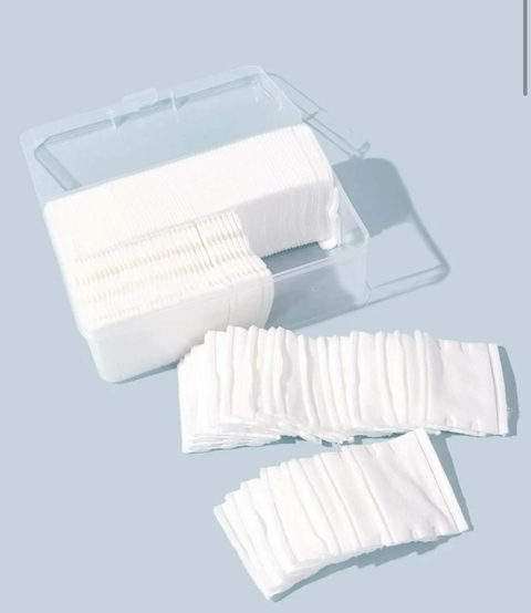 CAIXA DE PLASTICO COM 560 UNIDADES DE ALGODAO PARA REMOVER MAQUIAGEM
