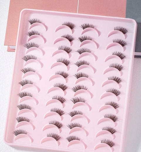 CARTELA COM 20 PARES DE CILIOS POSTIÇOS - CANTINHO DO OLHO GATINHO - SHEIN SHEGLAM