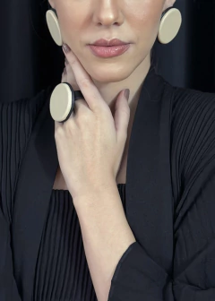 Brinco Disco P de Couro - Areia na internet