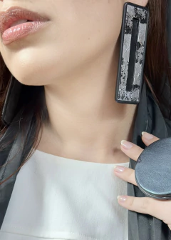 Brinco Retângulo - Textura Pintura Prata com Couro Preto - comprar online