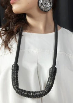 Colar Alça - Preto com Inox - PONTO ATELIER