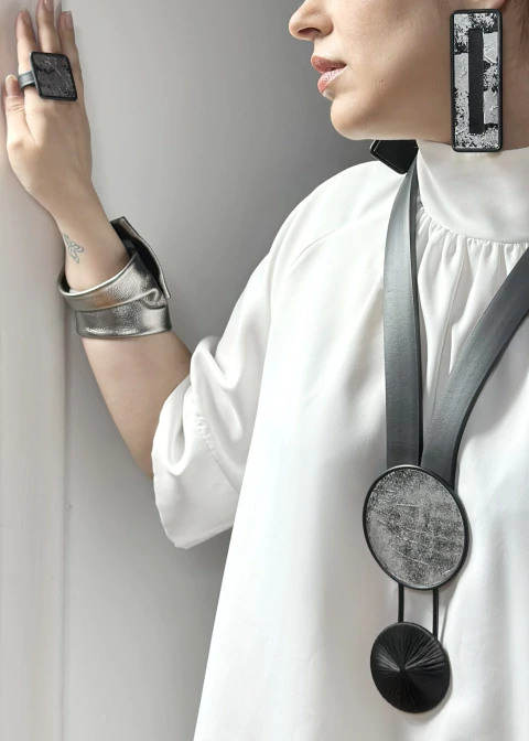 Colar Lunas - Textura Prata - comprar online