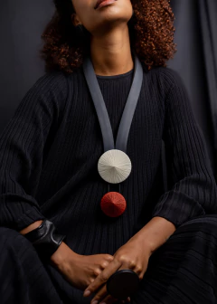 Colar Essencial - Branco com Terracota na internet