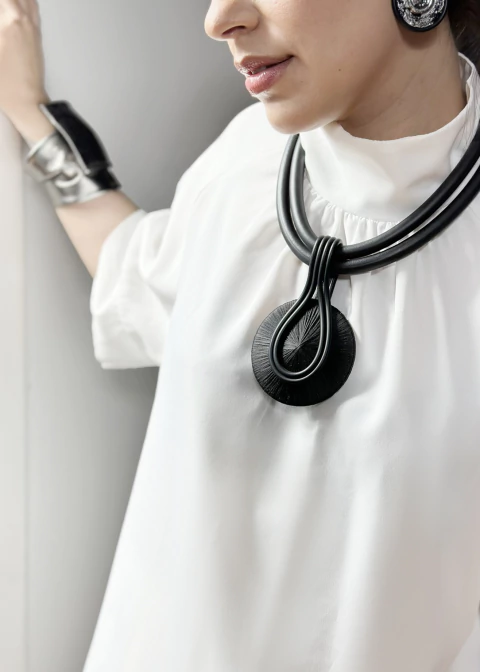 Colar Gancho Duplo Curto - Preto - comprar online