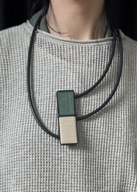 Colar Retângulo Bicolor - Verde Esmeralda com Nude - comprar online