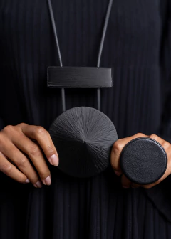 Colar Tóquio - Preto na internet