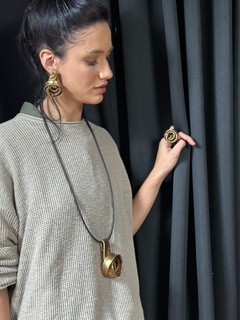Colar Flor Longo - Couro Bronze na internet