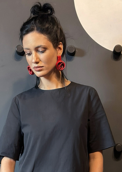 Brinco Flor Couraça - Couro Vermelho na internet