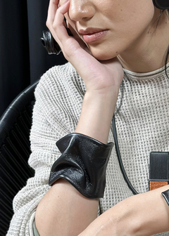 PULSEIRA COURO NUVEM - Preto - comprar online