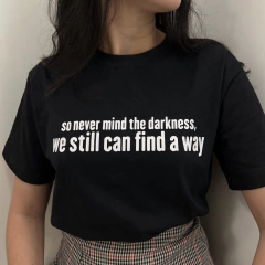 Camiseta So never mind the darkness, we still can find a way