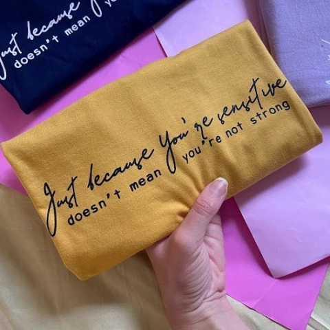 Camiseta Just because you're sensitive doesn't mean you're not strong