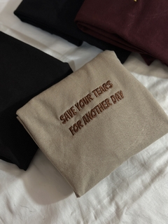 CAMISETA SAVE YOUR TEARS na internet
