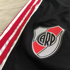 Short River 2001 titular en internet