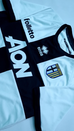Imagem do Parma 2016/17 (home)