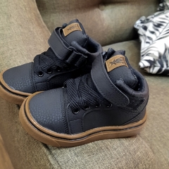 BOTA ECOCUERO NEGRA BASE CHOCOLATE