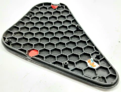 Tela Alto Falante Forro Esquerdo Original A3 2 Portas 1997 A 1999 8L0035419 Com Detalhe - loja online