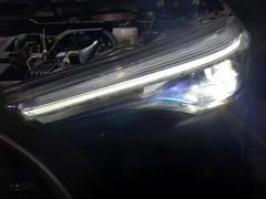Farol Lado Esquerdo Azul Com Led Original Corolla Cross Hybrid 2021 A 2024 Sem Lâmpada