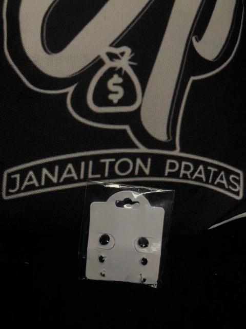 Brinco Trio Pedras Preto