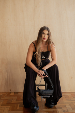 Calça Pantalona Greta Preta na internet