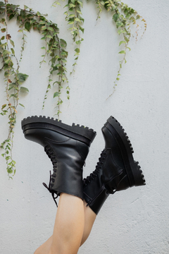 Bota Coturno Nairóbi Preto / cano médio