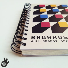 Imagen de Agenda Semanal Bauhaus Tapa Dura Ring Wire/ Modelo 2: Cubes RYB