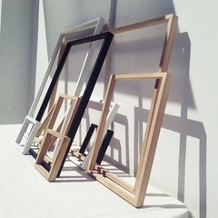 Marco Solo 1920®/ Para colocar tu lámina (Madera Kiri Box Natural + Vidrio) Incluye tapa de madera + trabas + gancho/ Listo para colgar. - 1920®objetos de diseño 