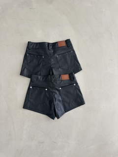 Short Bass (cuerina opaca ) en internet