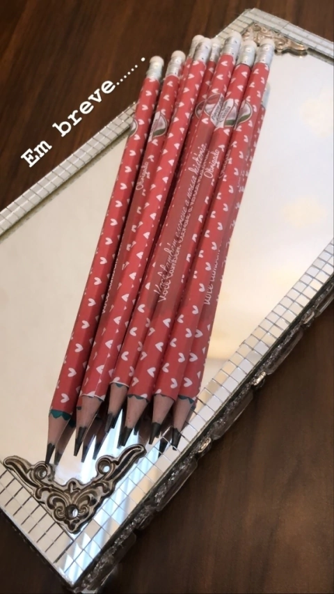 lapis ou adesivo para lapis