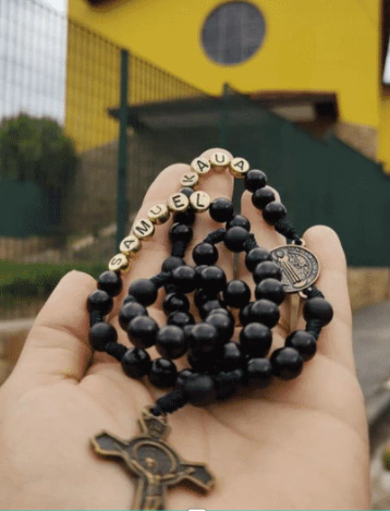 TERÇO TRADICIONAL PRETO BRILHANTE - SAO BENTO - BEM AVENTURADA TERÇOS